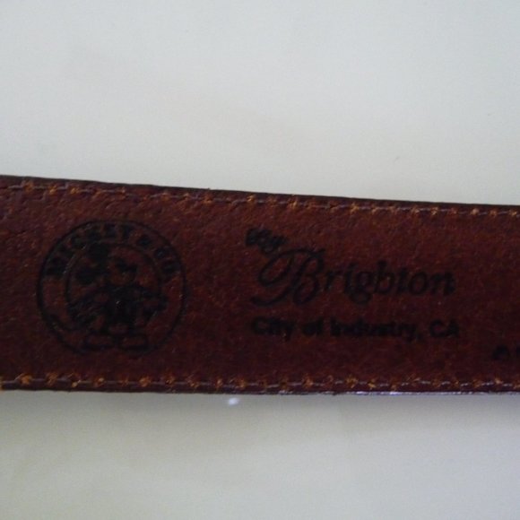 BRIGHTON FOR DISNEY RARE EMBOSSED REPTILE BROWNLEATHER BELT WITH DISNEY CHARA… - Picture 4 of 6